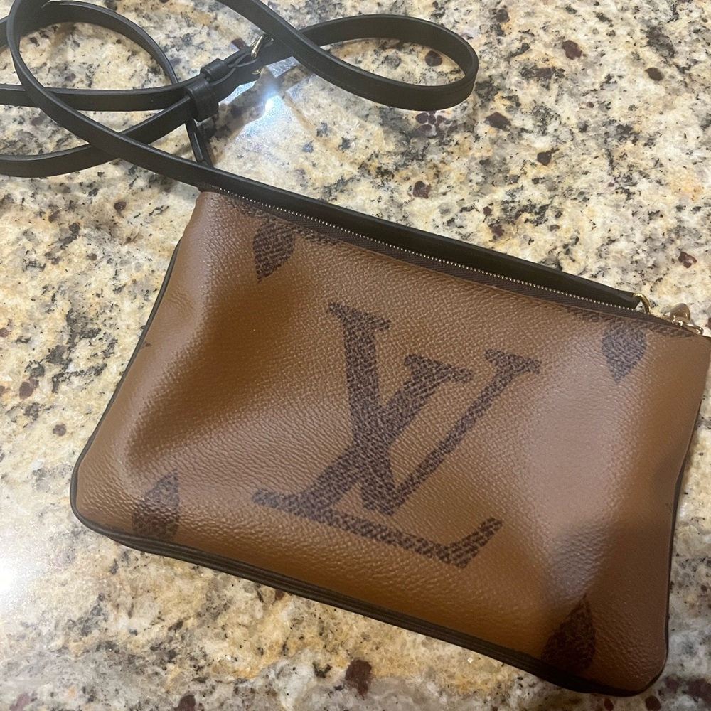 LV Double zip